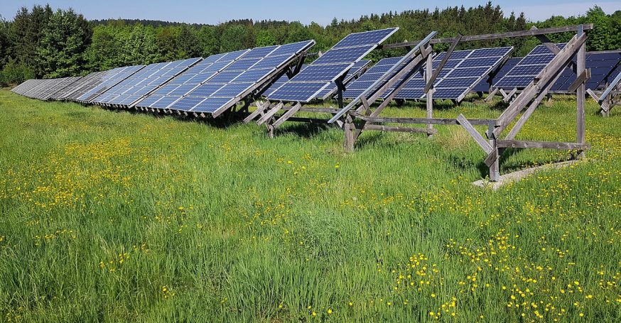 Cómo poner energía solar en un campo sin luz